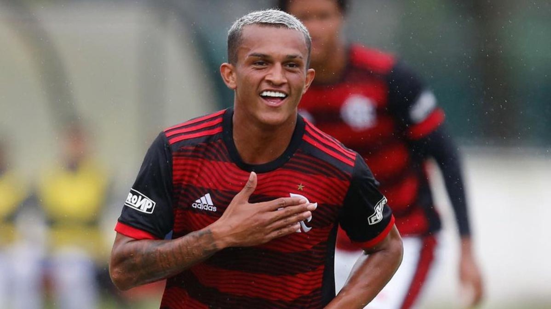 Barcelona interested in loaning Brazilian defender, player also favors the  move