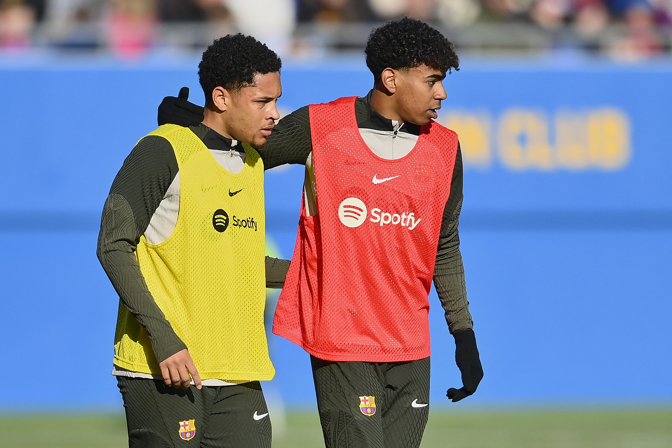 Barcelona's Brazilian forward Vitor Roque (L) and Barcelona's Spanish forward #27 Lamine Yamal attend an open door training session, at the Ciudad Deportiva training ground in Sant Joan Despi, near Barcelona on December 30, 2023.