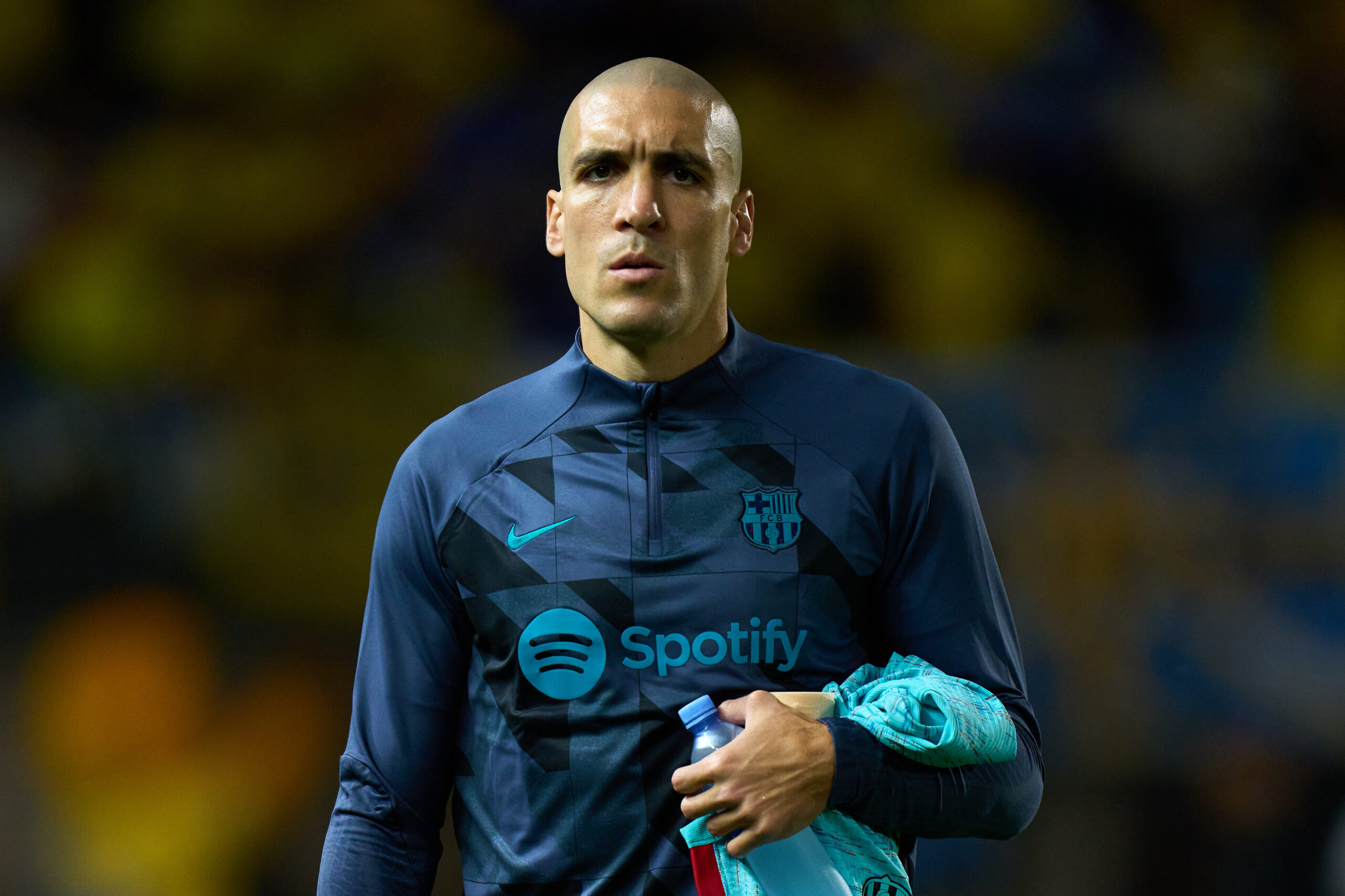 LAS PALMAS, SPAIN - JANUARY 04: Oriol Romeu of FC Barcelona looks on prior to the LaLiga EA Sports match between UD Las Palmas and FC Barcelona at Estadio Gran Canaria on January 04, 2024 in Las Palmas, Spain.