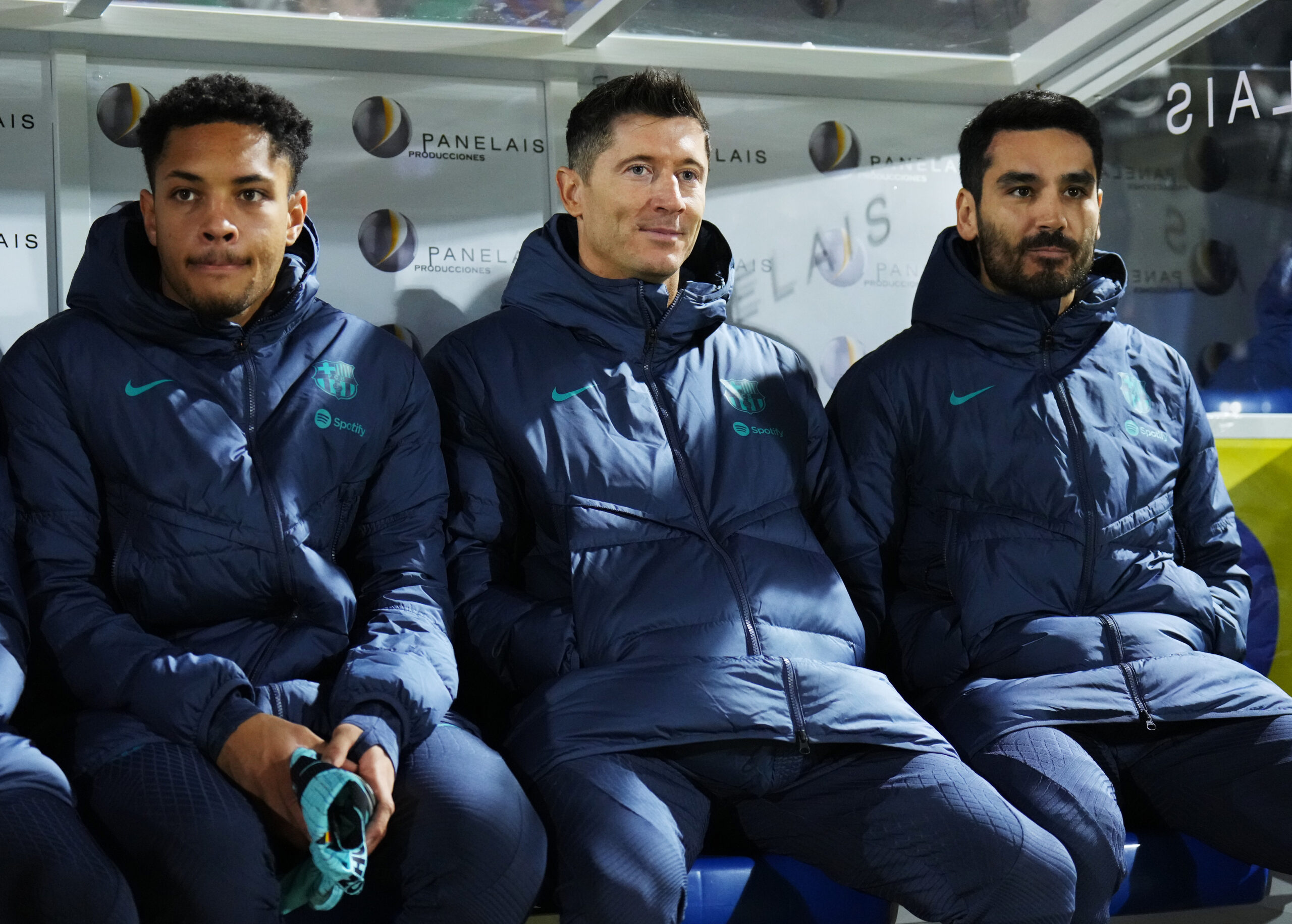 Vitor Roque, Robert Lewandowski and Ilkay Gundogan of FC Barcelona look on from the substitute bench prior to the Copa del Rey Round of 16 match between Unionistas and FC Barcelona at Campo de Futbol Reina Sofia on January 18, 2024 in Salamanca, Spain.