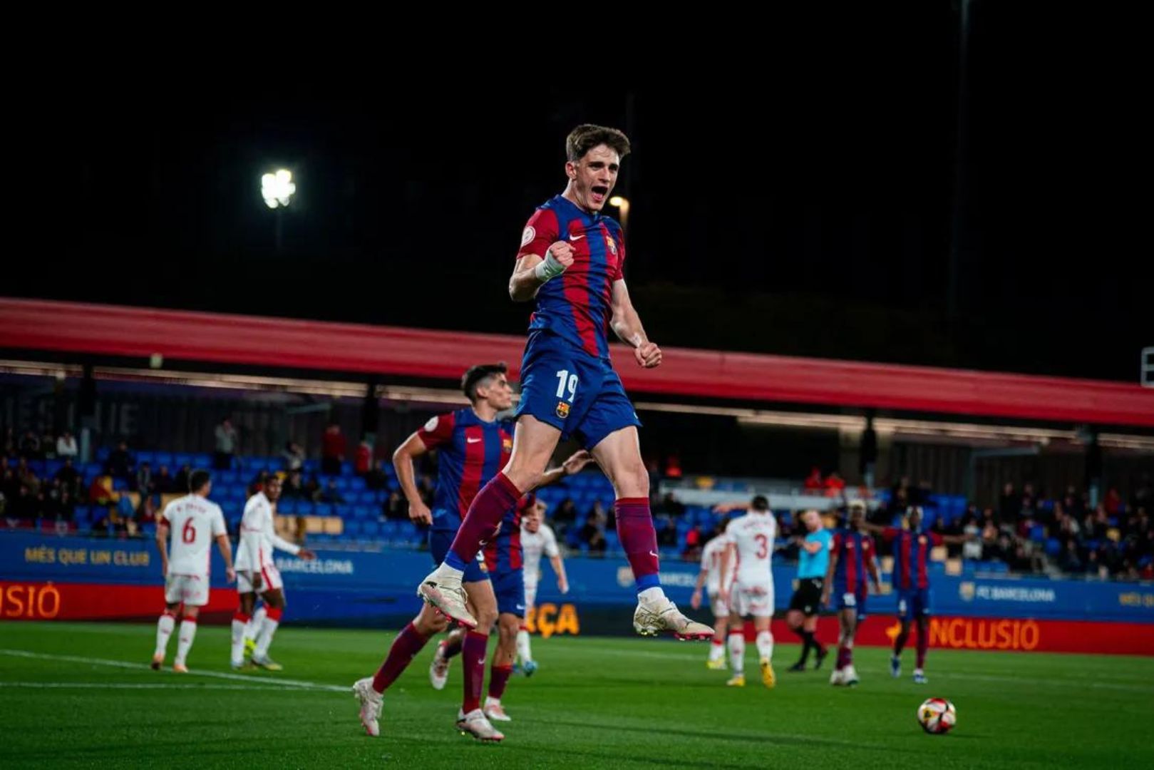 Pau Victor of Barcelona Atletic celebrating after scoring a goal against CyD Leonesa.