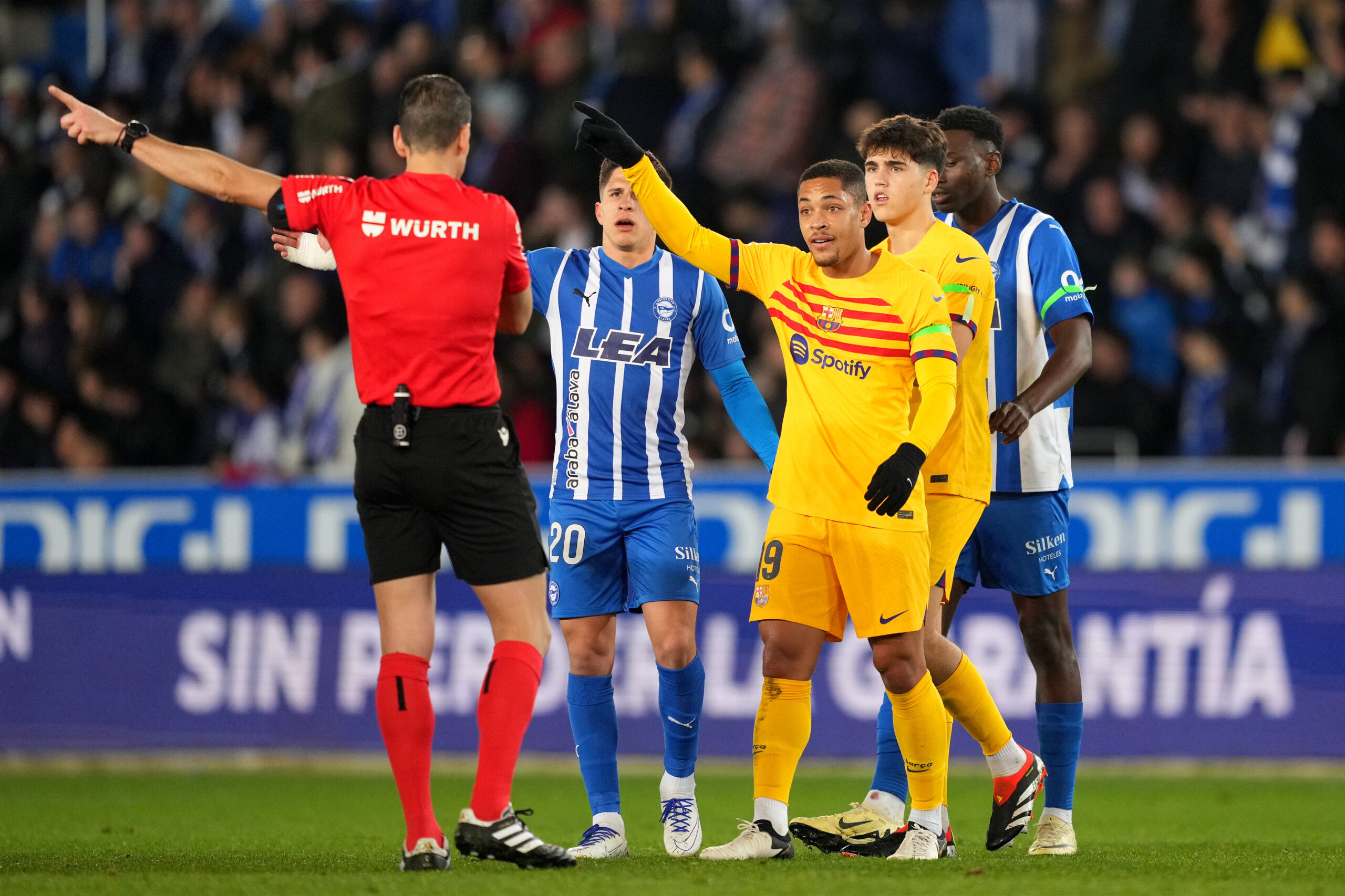 VITORIA-GASTEIZ, SPAIN - FEBRUARY 03: Vitor Roque of FC Barcelona is sent off after being shown a second yellow card and a resultant red card by Referee, Juan Martinez during the LaLiga EA Sports match between Deportivo Alaves and FC Barcelona at Estadio de Mendizorroza on February 03, 2024 in Vitoria-Gasteiz, Spain.