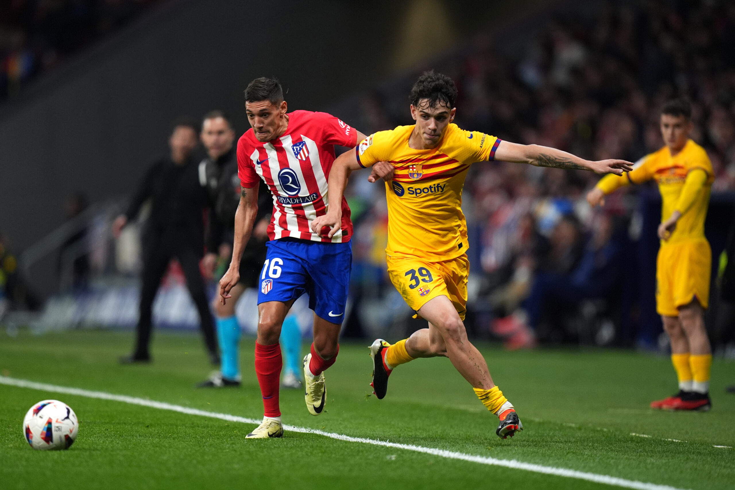 MADRID, SPAIN - MARCH 17: Hector Fort of FC Barcelona is challenged by Nahuel Molina of Atletico Madrid during the LaLiga EA Sports match between Atletico Madrid and FC Barcelona at Civitas Metropolitano Stadium on March 17, 2024 in Madrid, Spain.