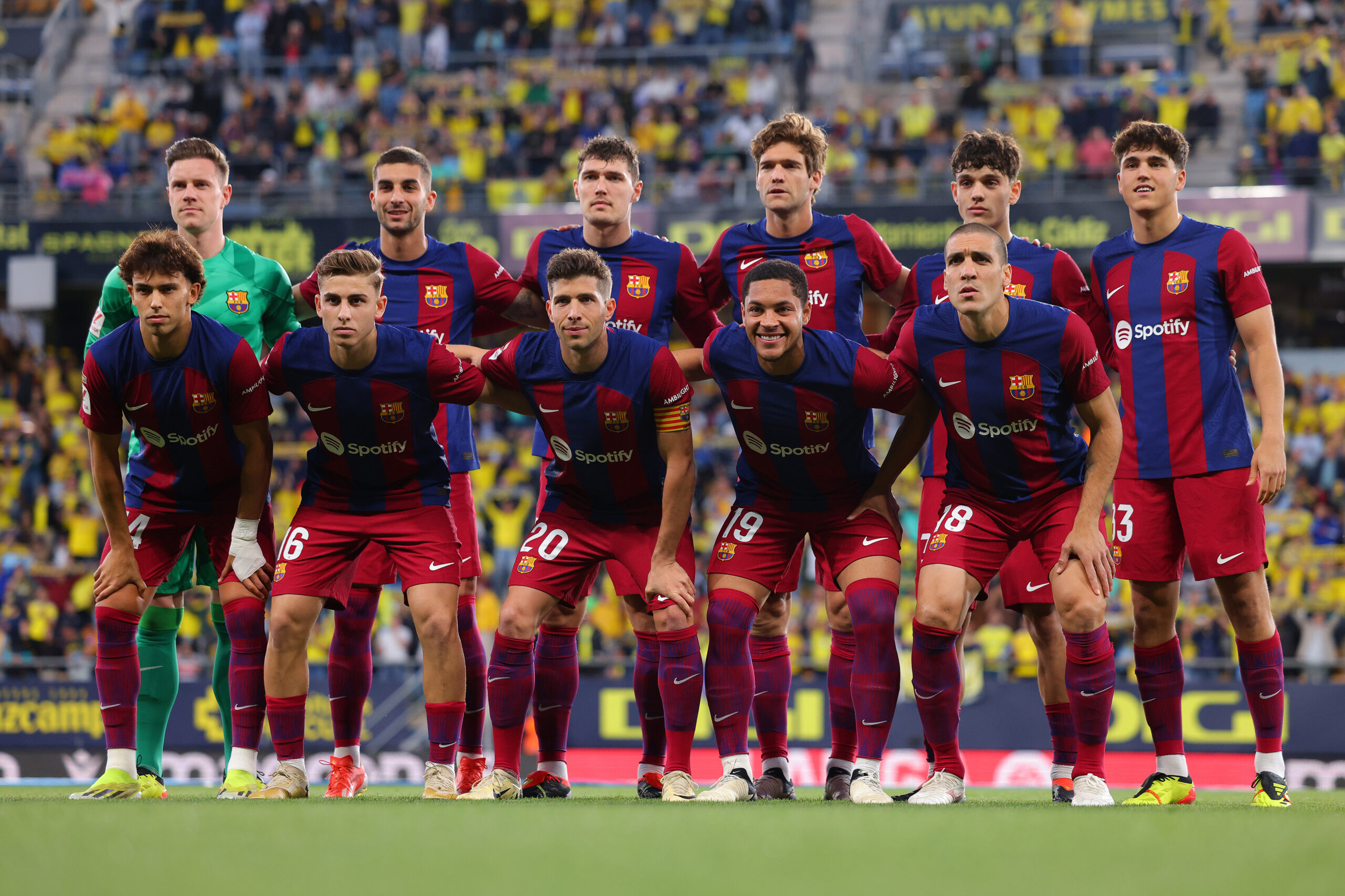 CADIZ, SPAIN - APRIL 13: The players of FC Barcelona pose for a team photo prior to kick-off ahead of the LaLiga EA Sports match between Cadiz CF and FC Barcelona at Estadio Nuevo Mirandilla on April 13, 2024 in Cadiz, Spain.