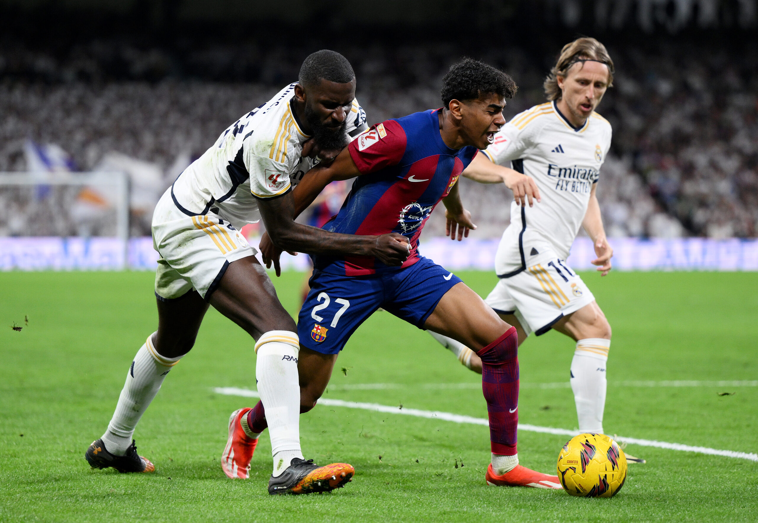 MADRID, SPAIN - APRIL 21: Antonio Ruediger of Real Madrid challenges for the ball with Lamine Yamal of FC Barcelona during the LaLiga EA Sports match between Real Madrid CF and FC Barcelona at Estadio Santiago Bernabeu on April 21, 2024 in Madrid, Spain.