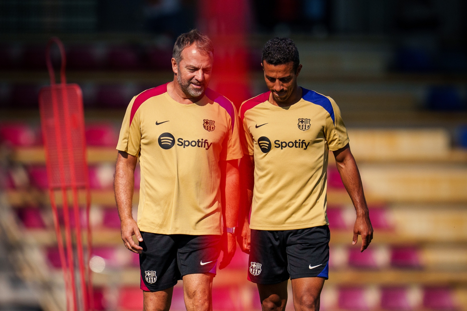 Barcelona head coach Hansi Flick with his new assistant Thiago Alcántara.